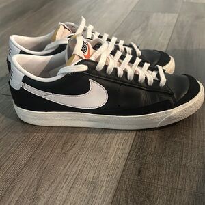 Nike Blazer Black and white